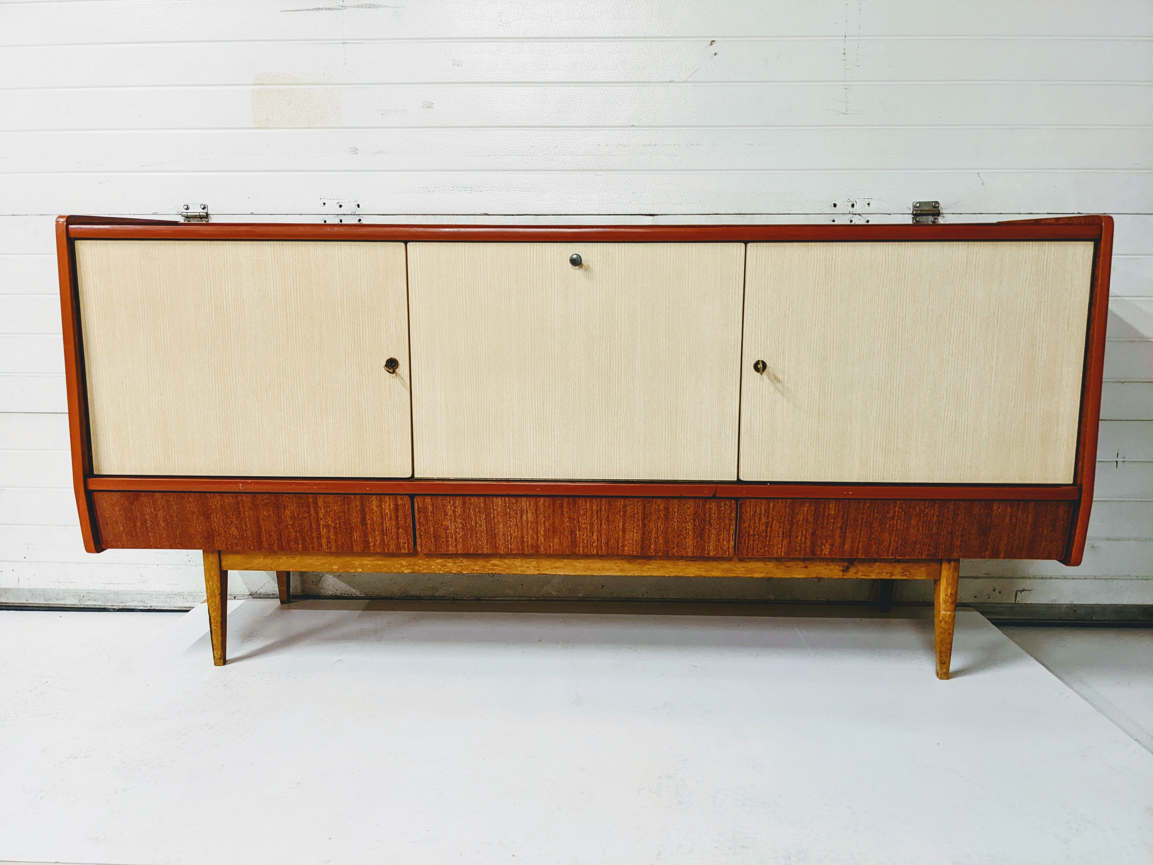 Vintage row in lacquered wood and formica
