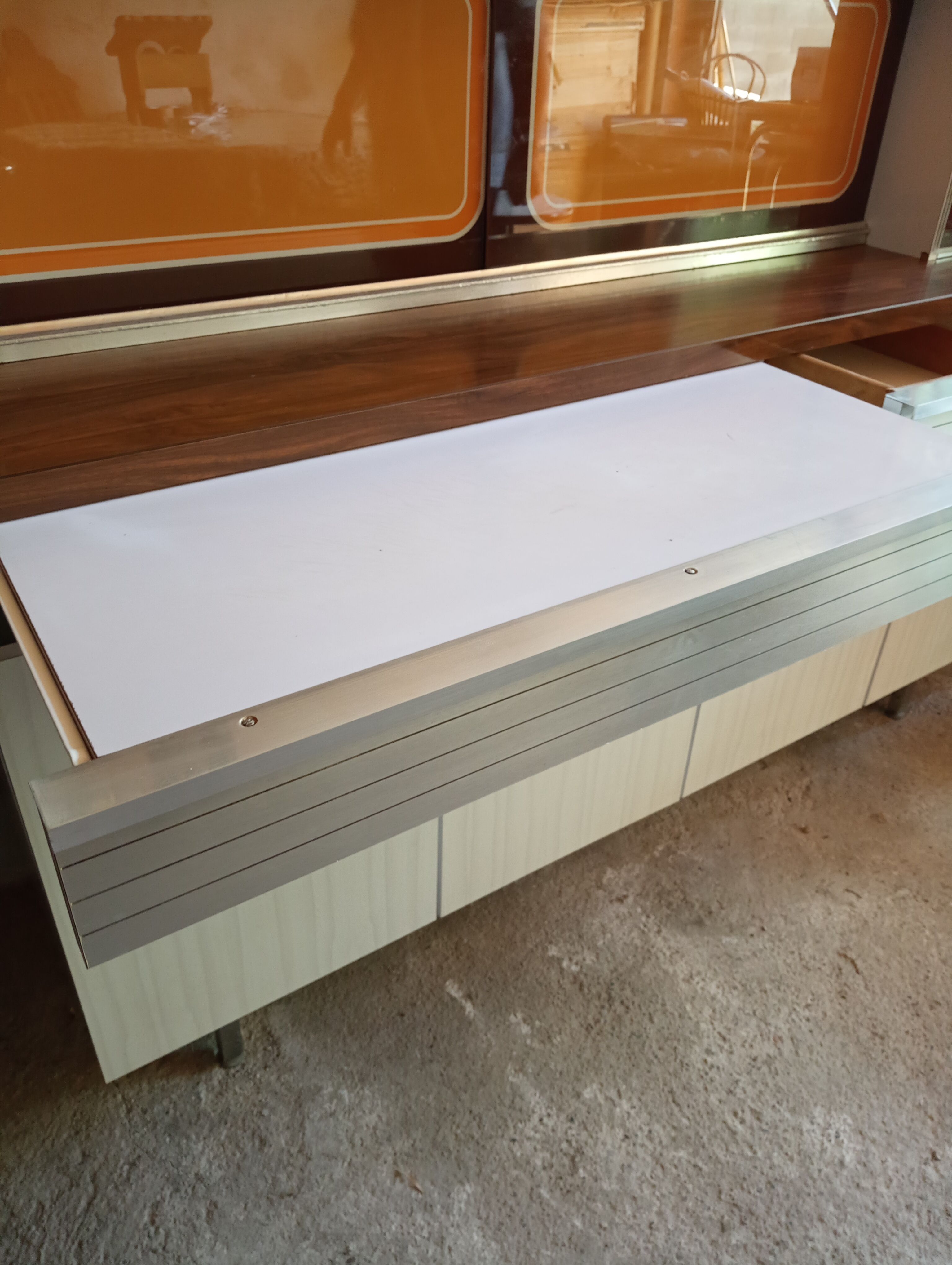 Formica buffet