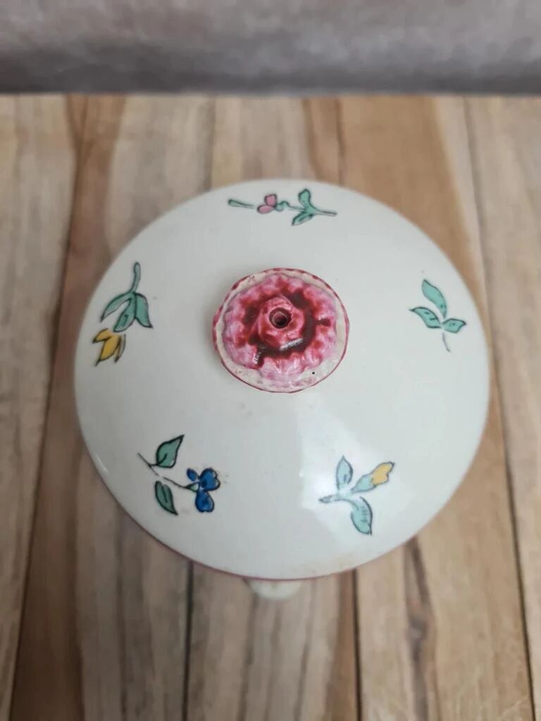 Small covered pot Sarreguemines with an old floral design – vintage charm