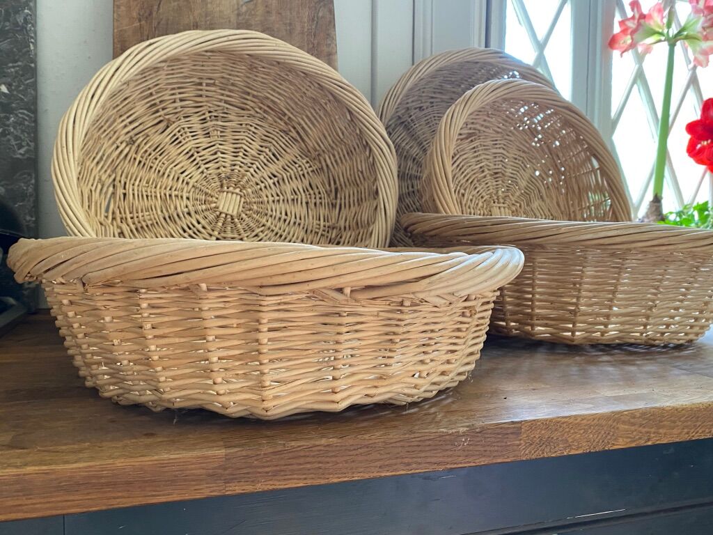 Lot of 5 round baskets