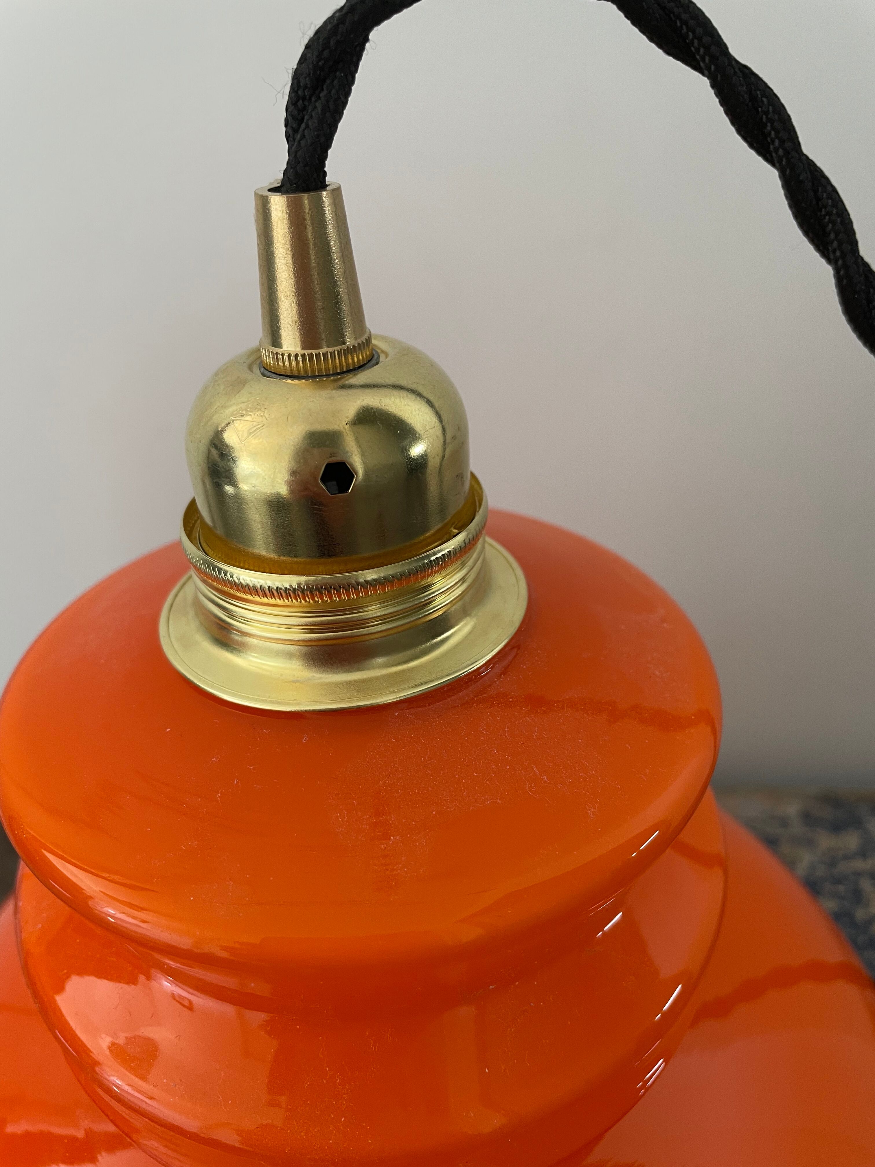 Suspension vintage en opaline orange électrifiée à neuf