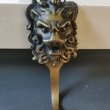 Porte Manteau mural/Patère Tête de Lion Art Déco. En bronze doré/19cm