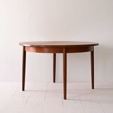 Extendable round table