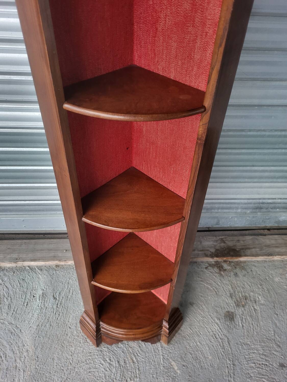 Authentic antique corner shelf unit in solid wood.