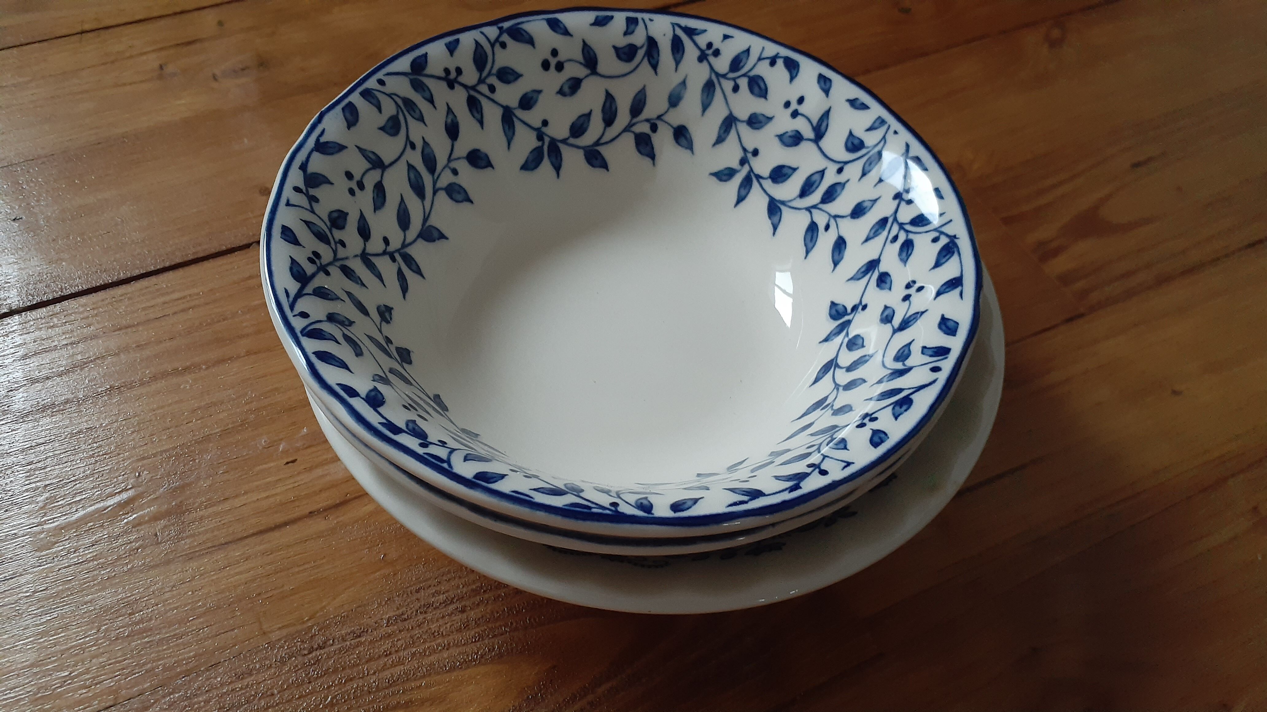 3 bowls and 5 blue plates