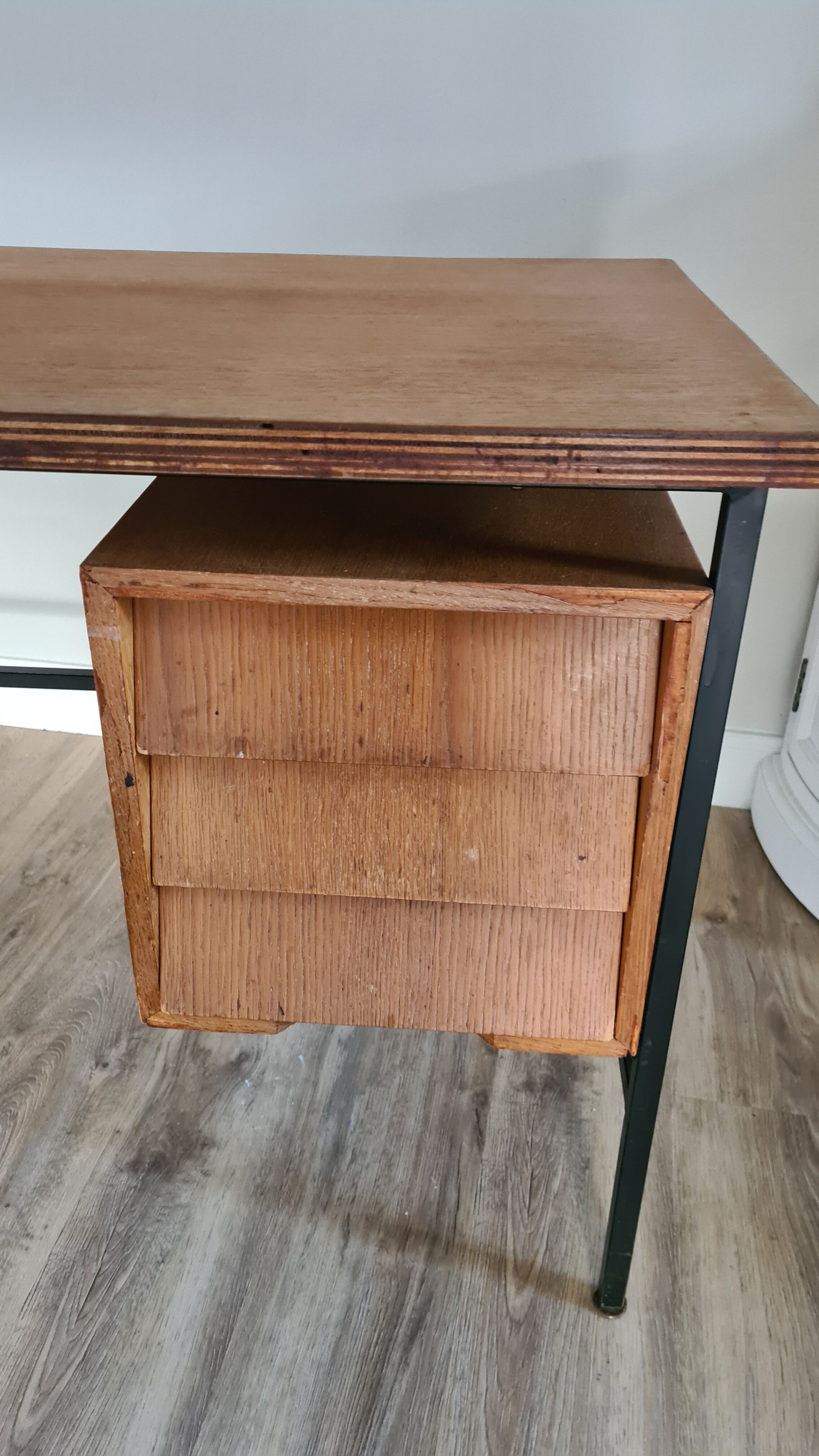 Old wood and metal desk 3 drawers 50s