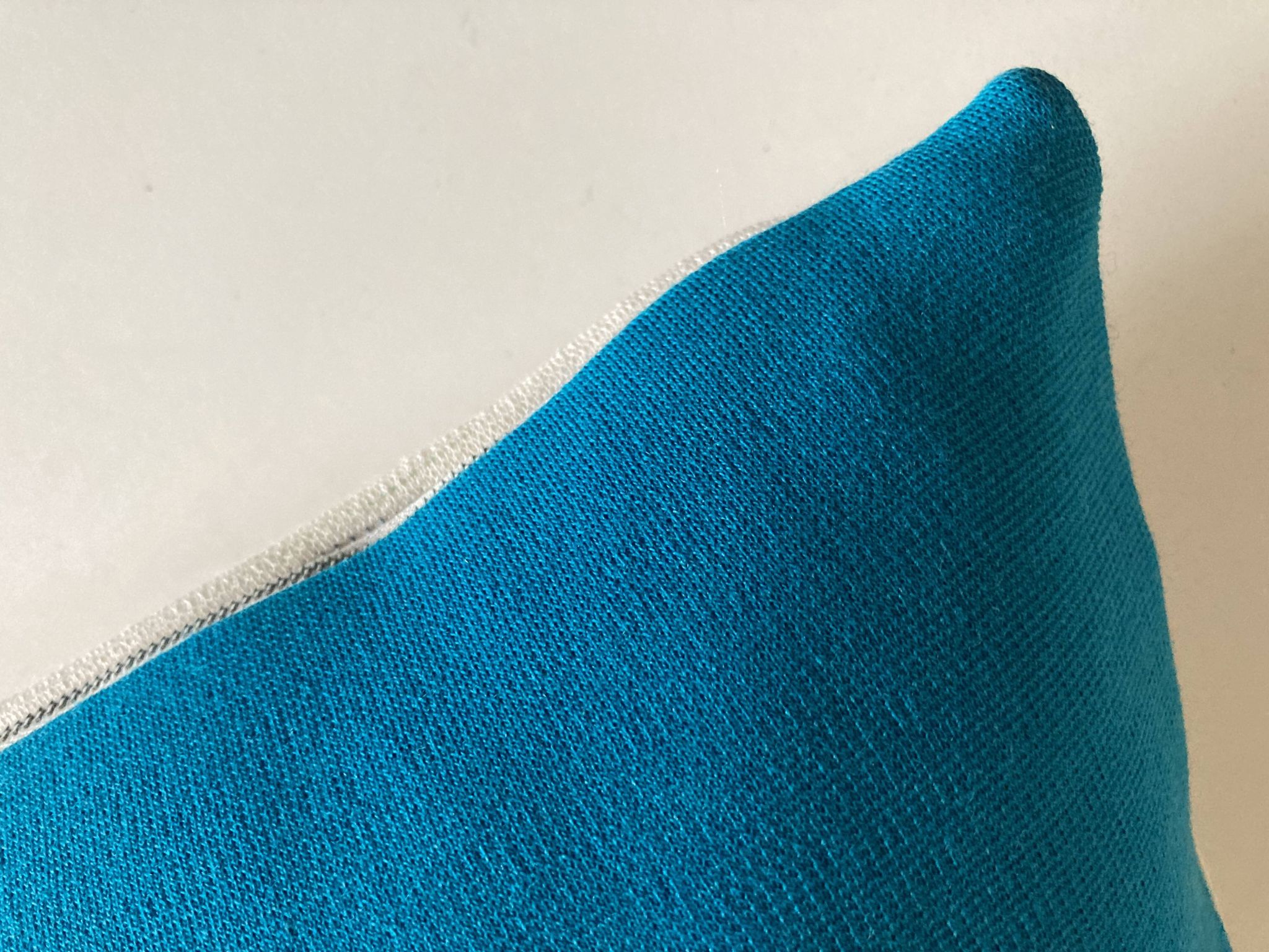 Coussin en jersey de laine Racine space age 1960 recto verso