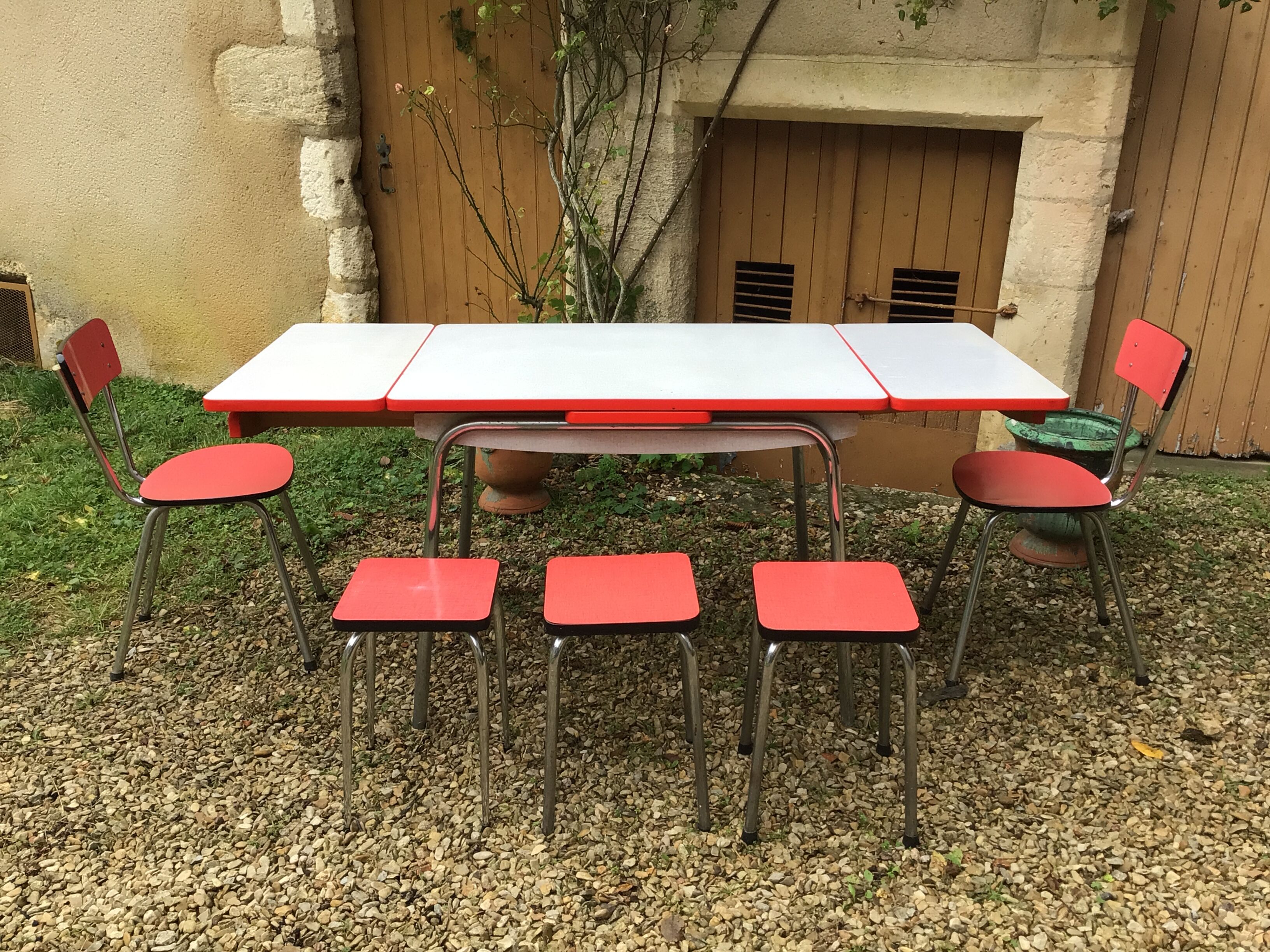 Set Table & Chairs & Kitchen Stools in Formica