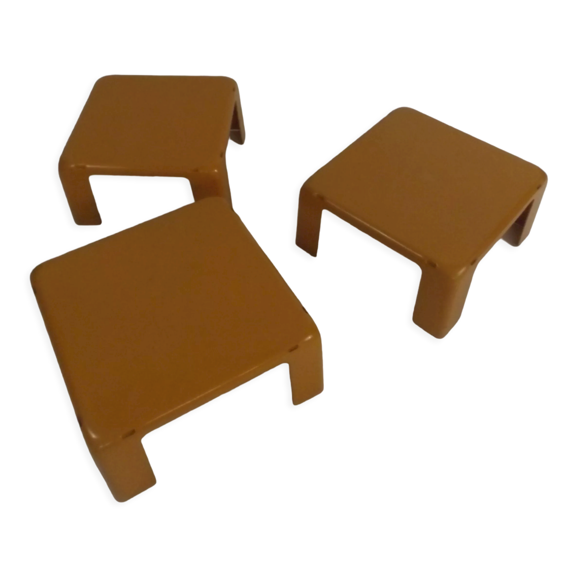 3 tables "Quatro Gatti" de Mario Belloni pour C&B Italia