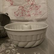 White porcelain kouglof mold