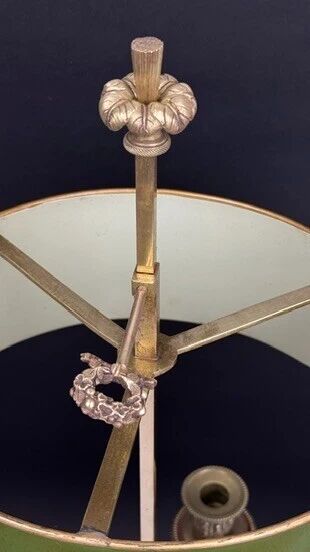 Bronze bouillotte lamp from the 19th century.