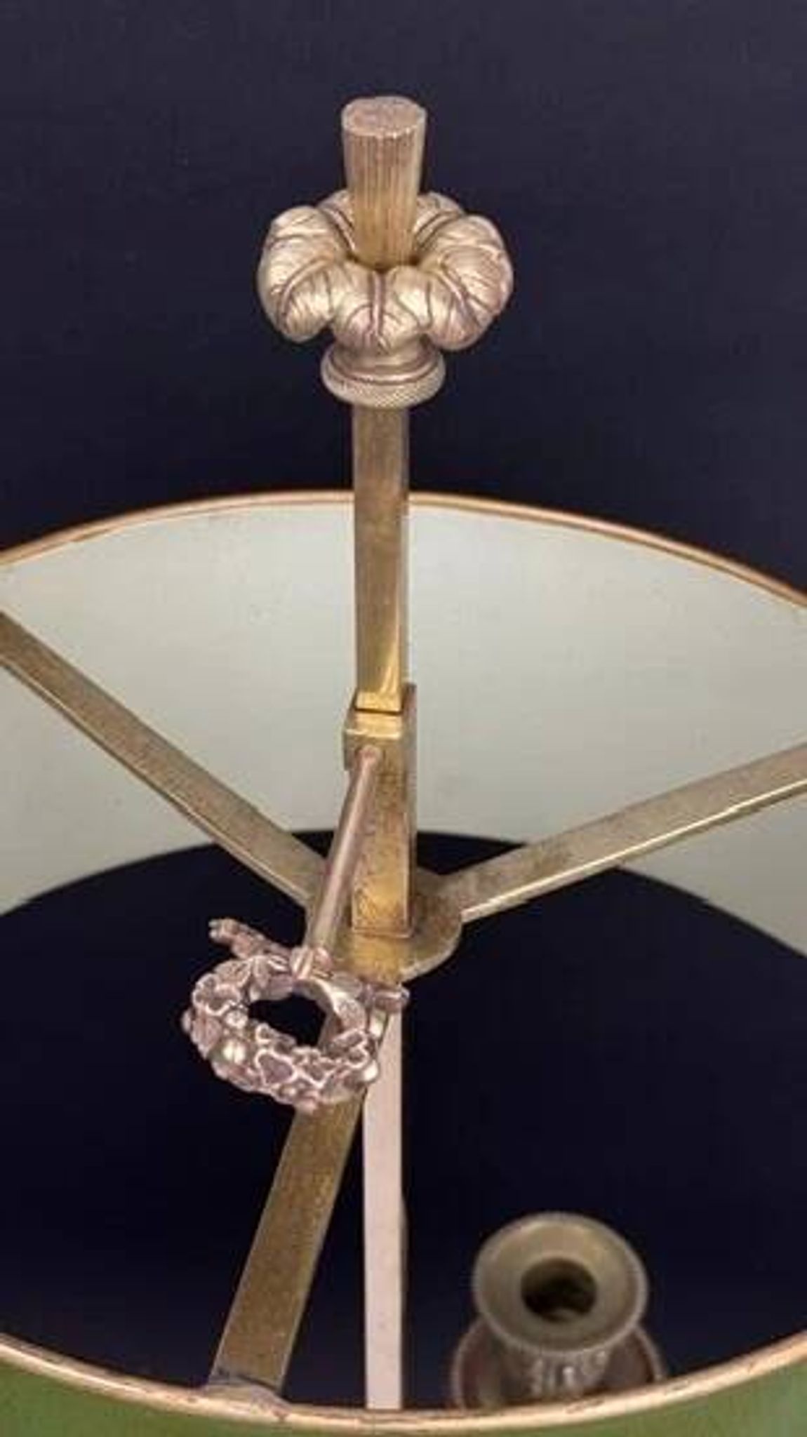 Bronze bouillotte lamp from the 19th century.