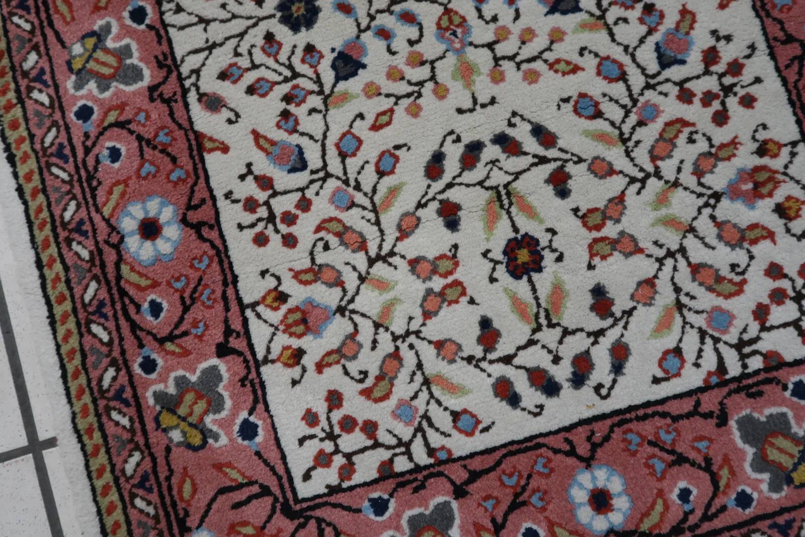 Handmade vintage Indian Agra rug 71cm x 142cm, 1960s