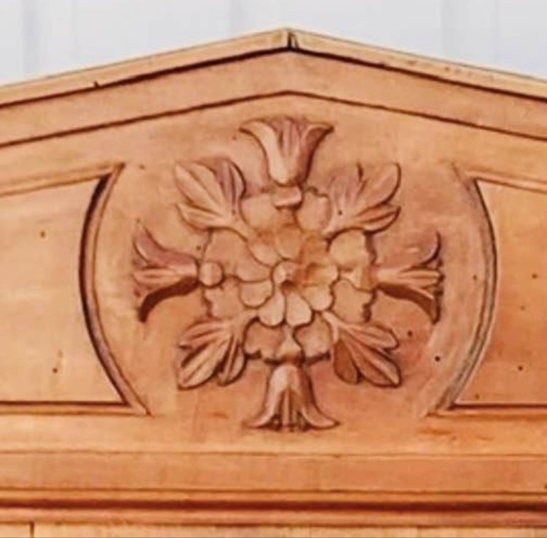 Lit Directoire époque XIXe à colonnes détachées, frontons et bobèches