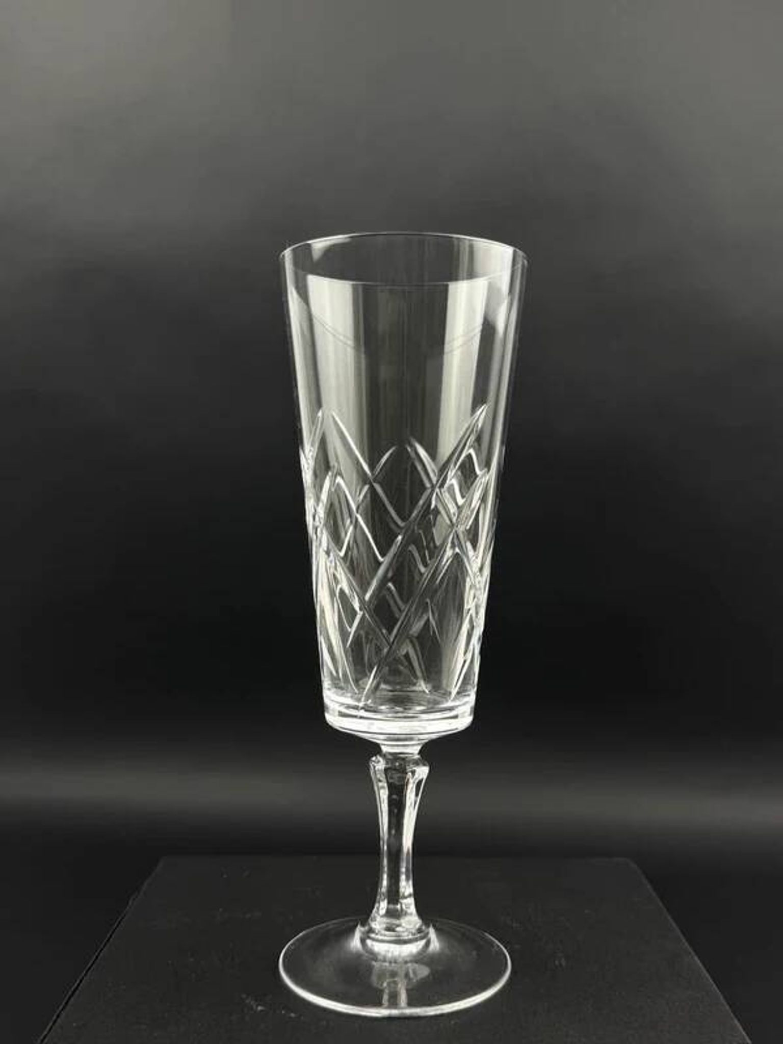 6 flûtes à champagne en cristal de Lorraine