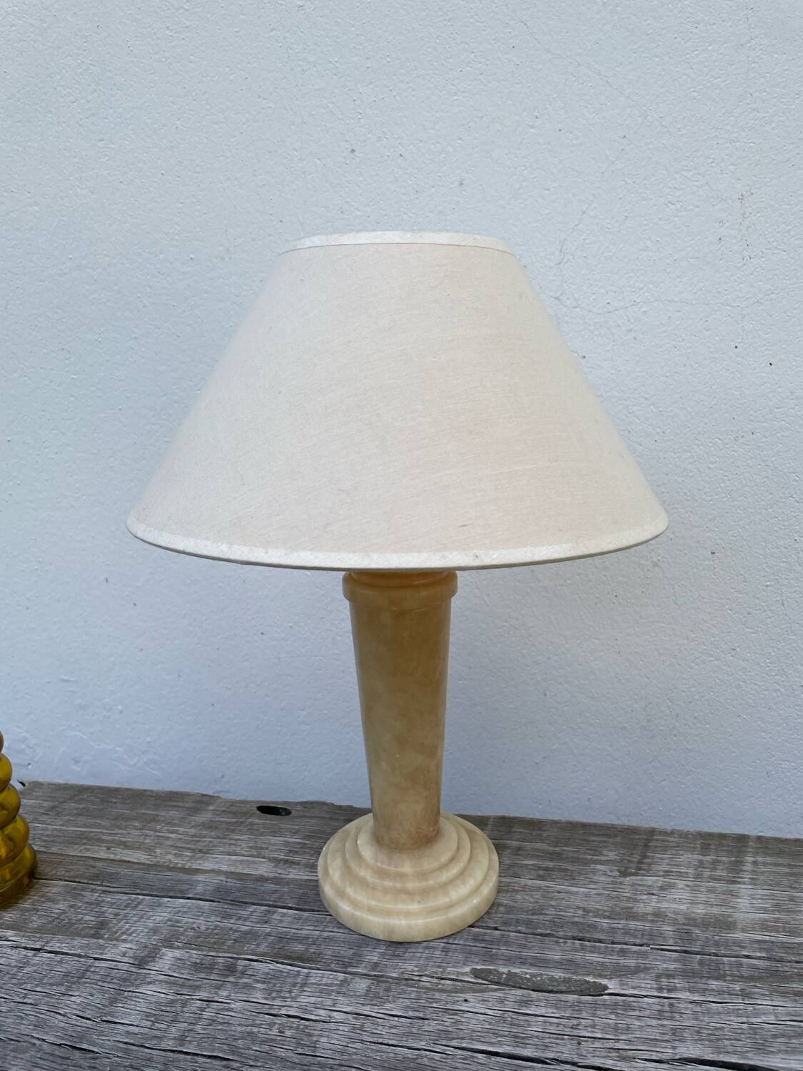 Beige alabaster art deco lamp