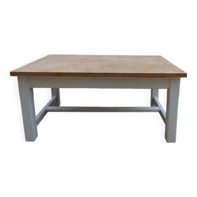 Table basse réalisée à partir d'une table de ferme vintage, piètement gris