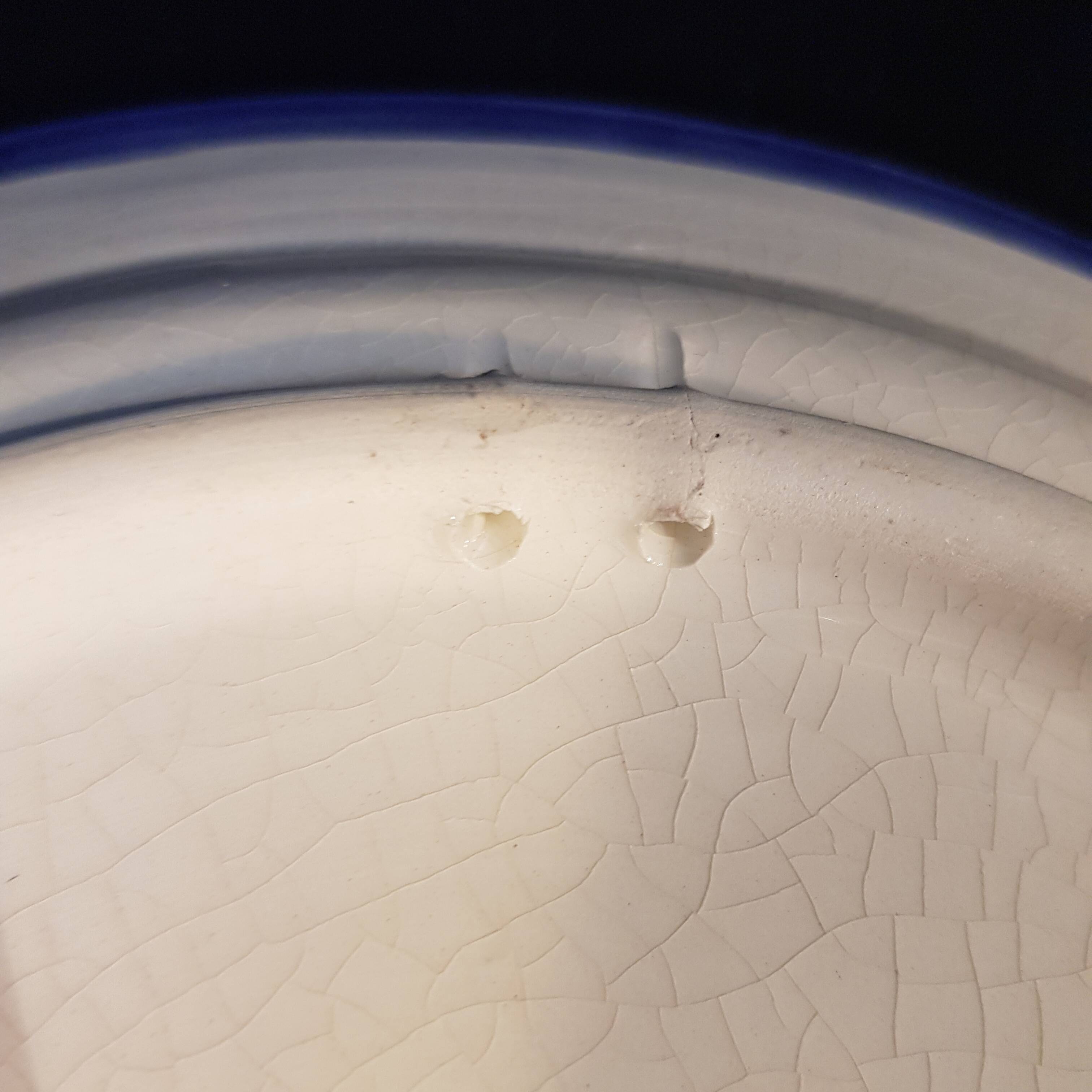 4 decorative earthenware plates