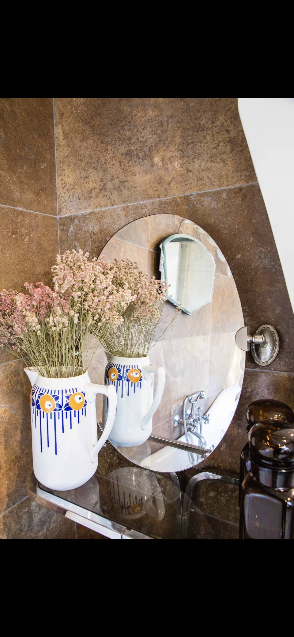 Adjustable oval beveled mirror