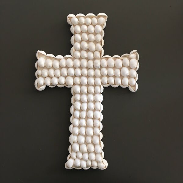 Croix en coquillages