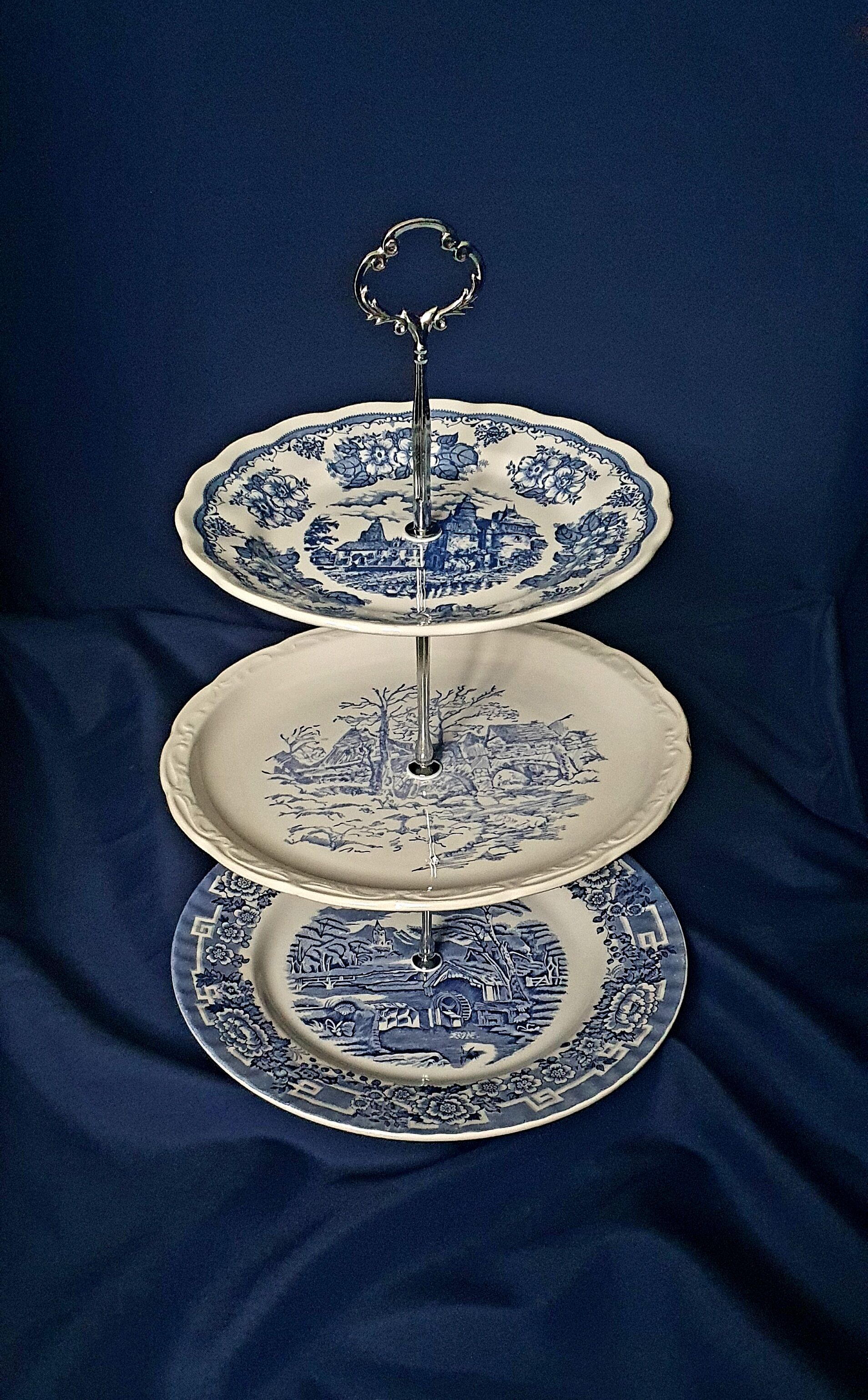 Silent servant display