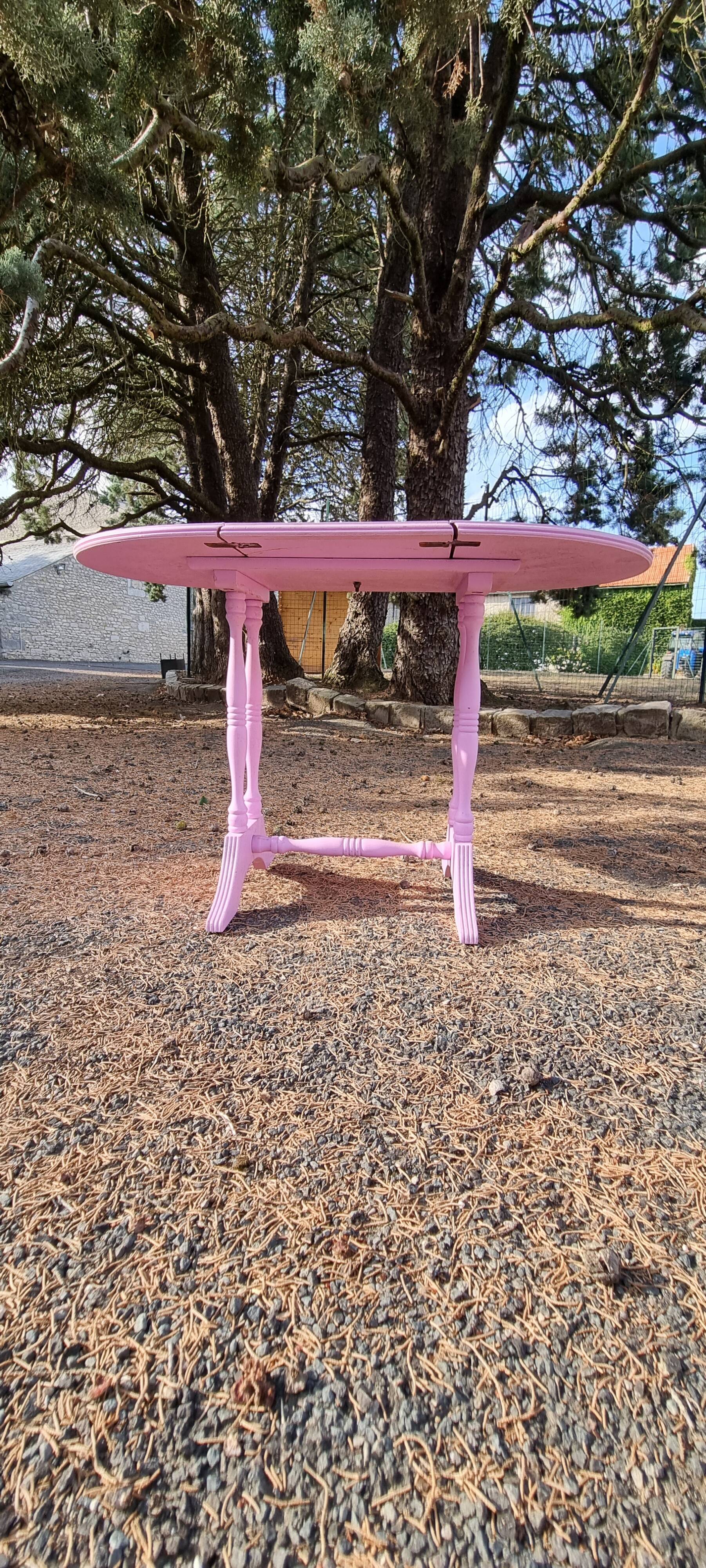 Children's table or coffee table folding