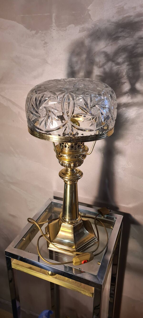 Grande lampe laiton avec son dome de cristal electricité refaite en 70s 50x22 cm