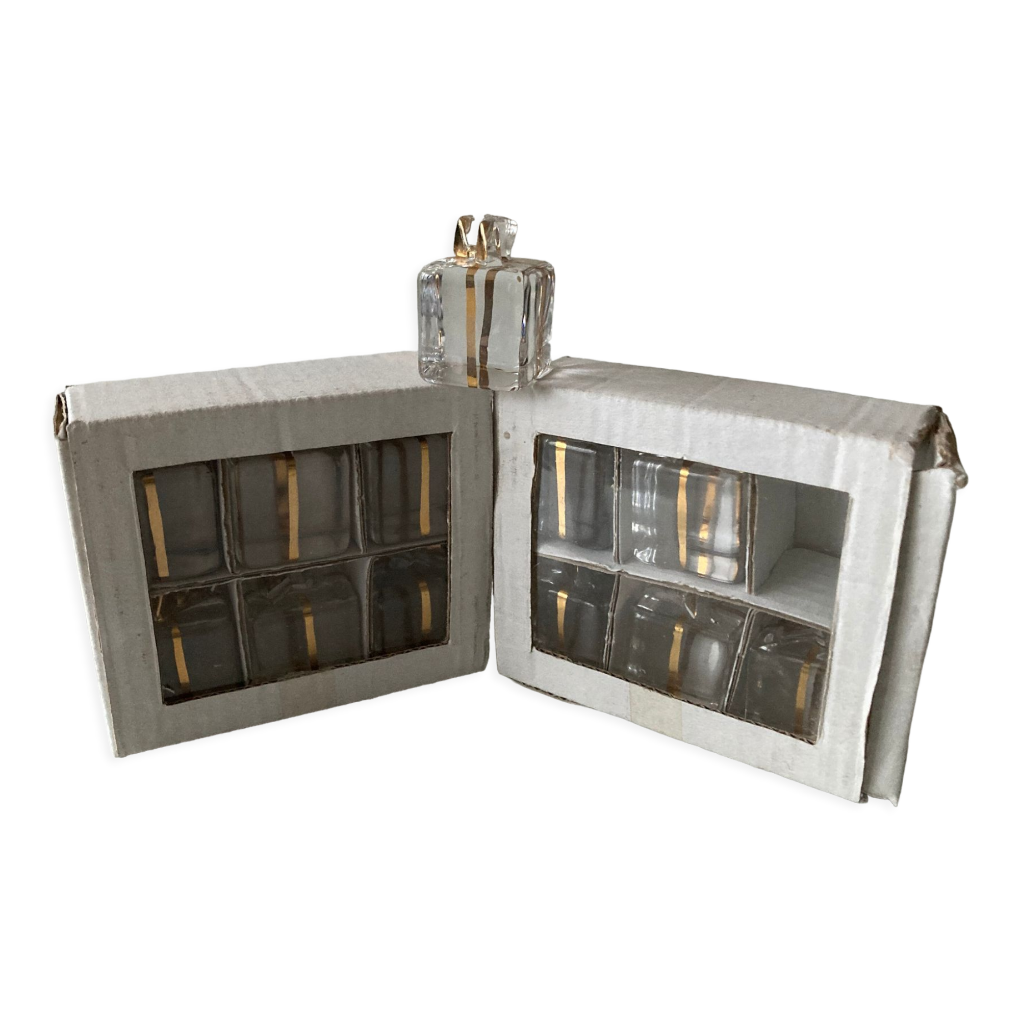 Menu holders or name tags