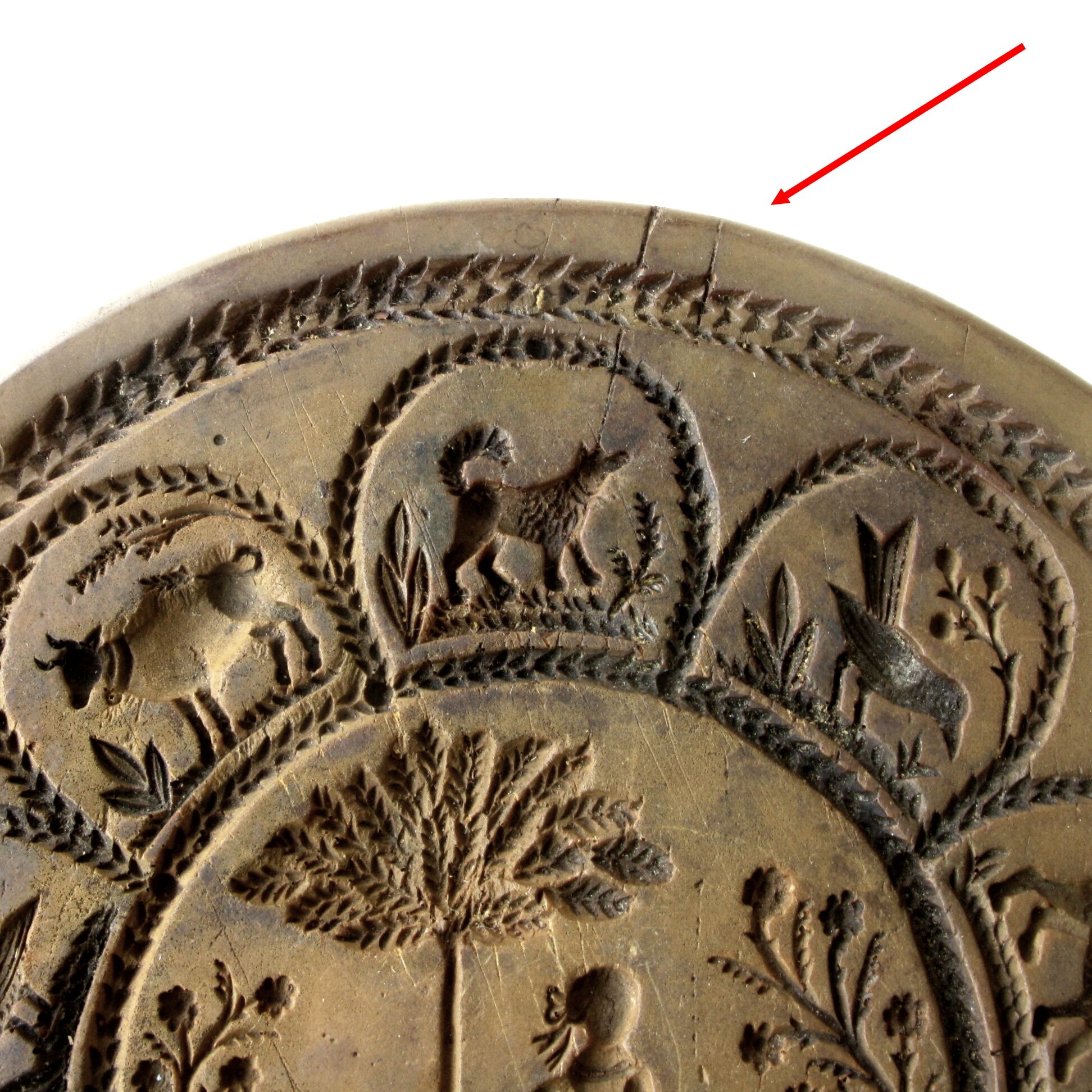 Artisanal carved solid wood underside with mountain décor - round chalet décor