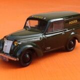 Voiture miniature Renault Juvaquatre  (1946) Postes