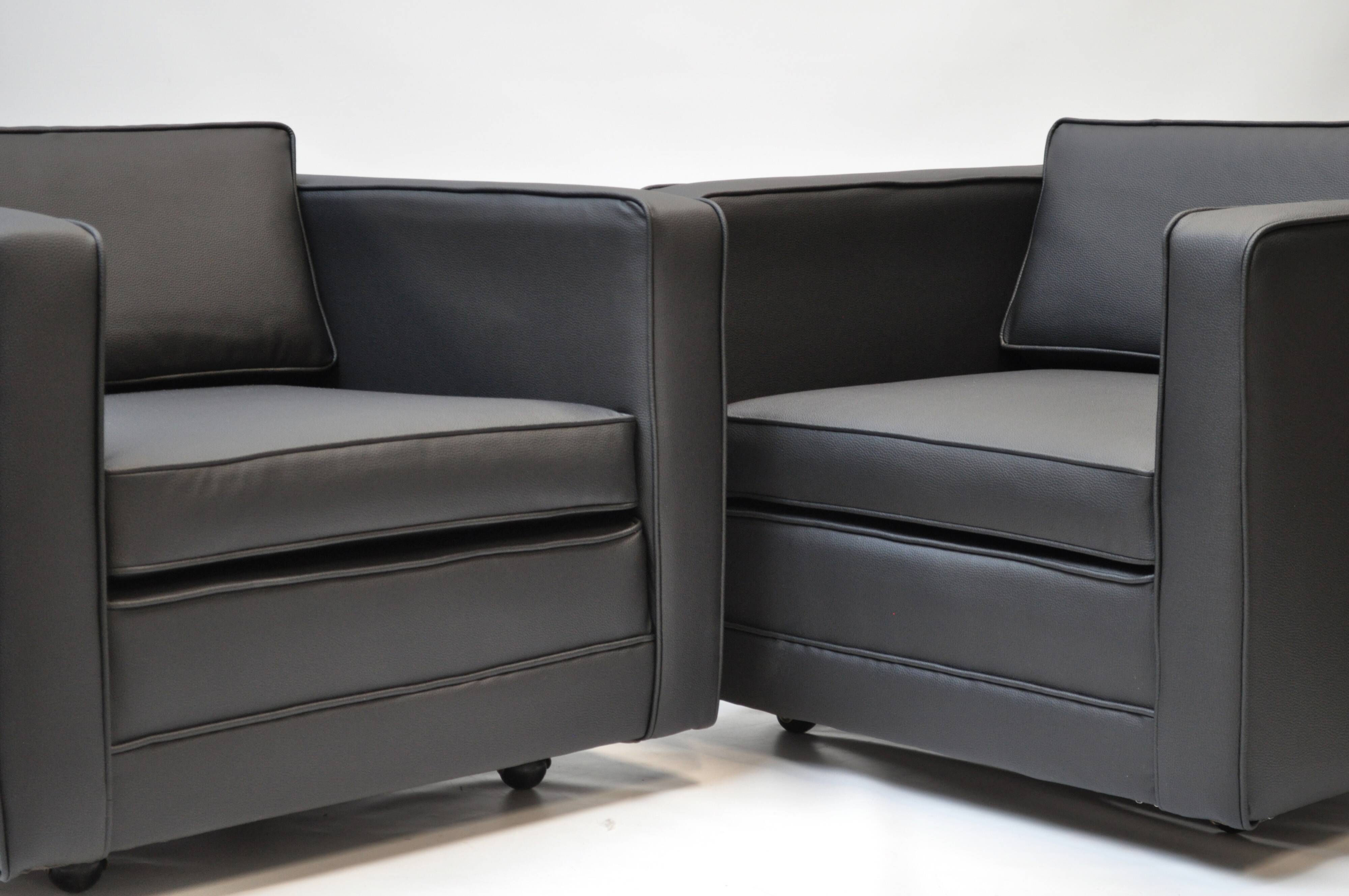 Pair of early Artifort F905 armchairs – restored and reupholstered – 1964