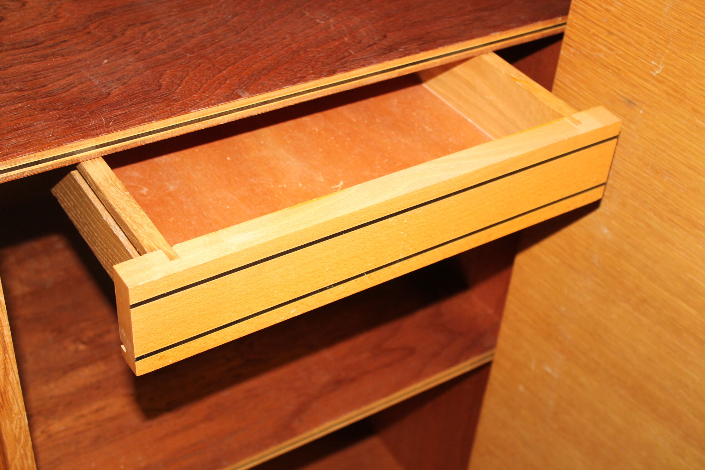 Armoire vintage