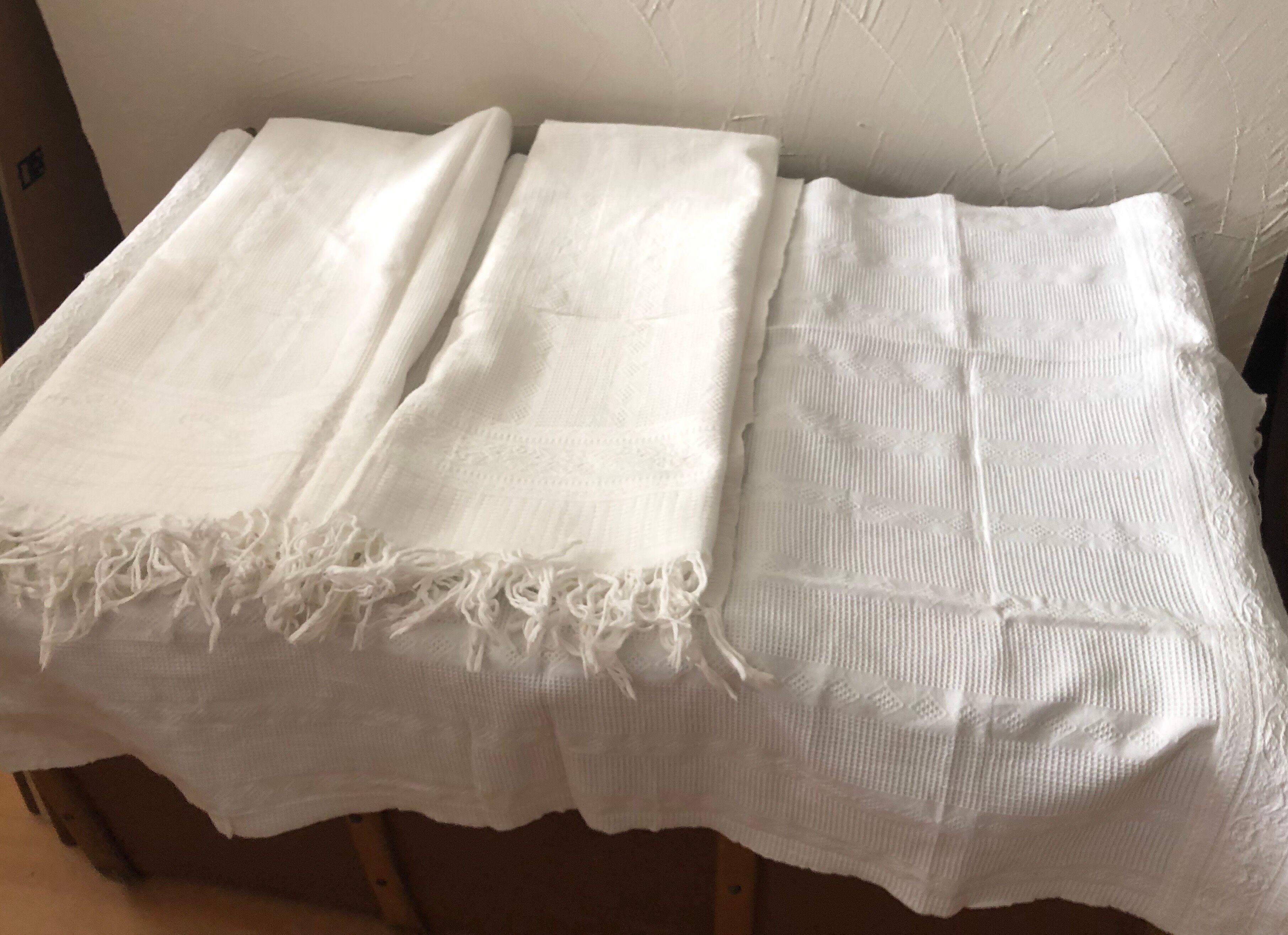Set de 3 torchons ancien à frange nid d'abeille et broderie