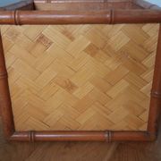 Cache pot, storage box in wood and rattan.