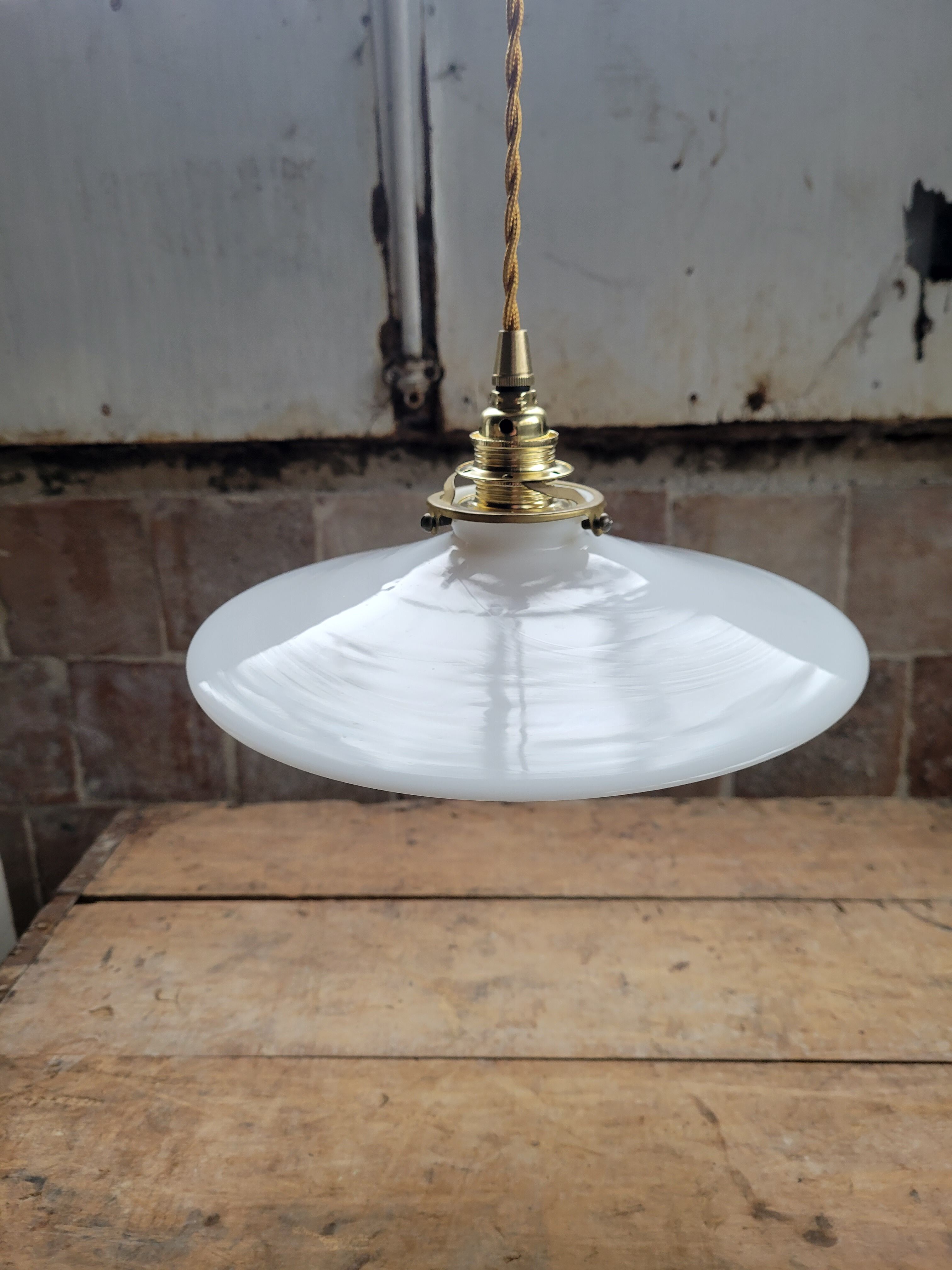 White opaline suspension