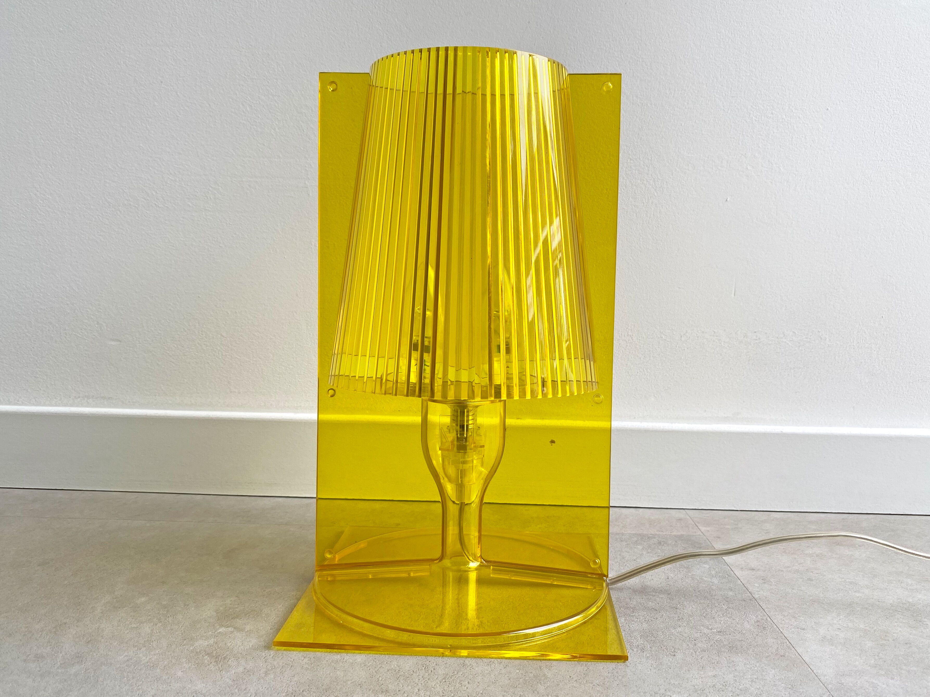 Lampe de table en acrylique jaune Kartell Take conçue par Ferruccio Laviani, Vintage