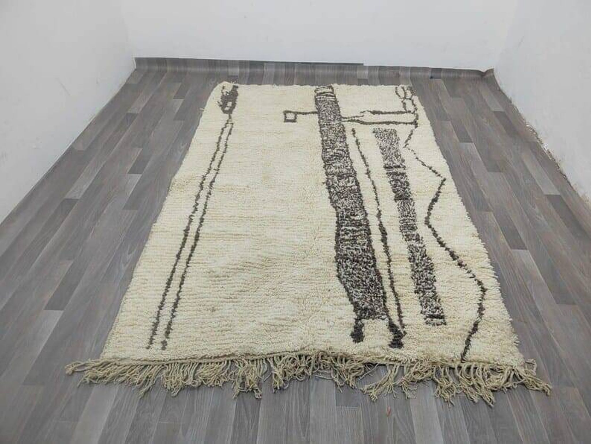 Tapis berbère en laine naturel traditionnelle fait main 2/3 m
