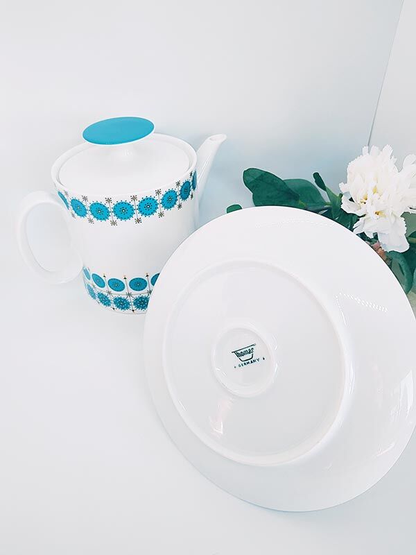 Lot 1 teapot 1 milk pot 2 cups vintage blue