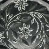 Plat en verre travaillé motif fleurs
