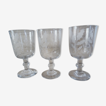3 Ancient glasses with water or thick wine engraved with acid decoration holly leaves flowers 19th