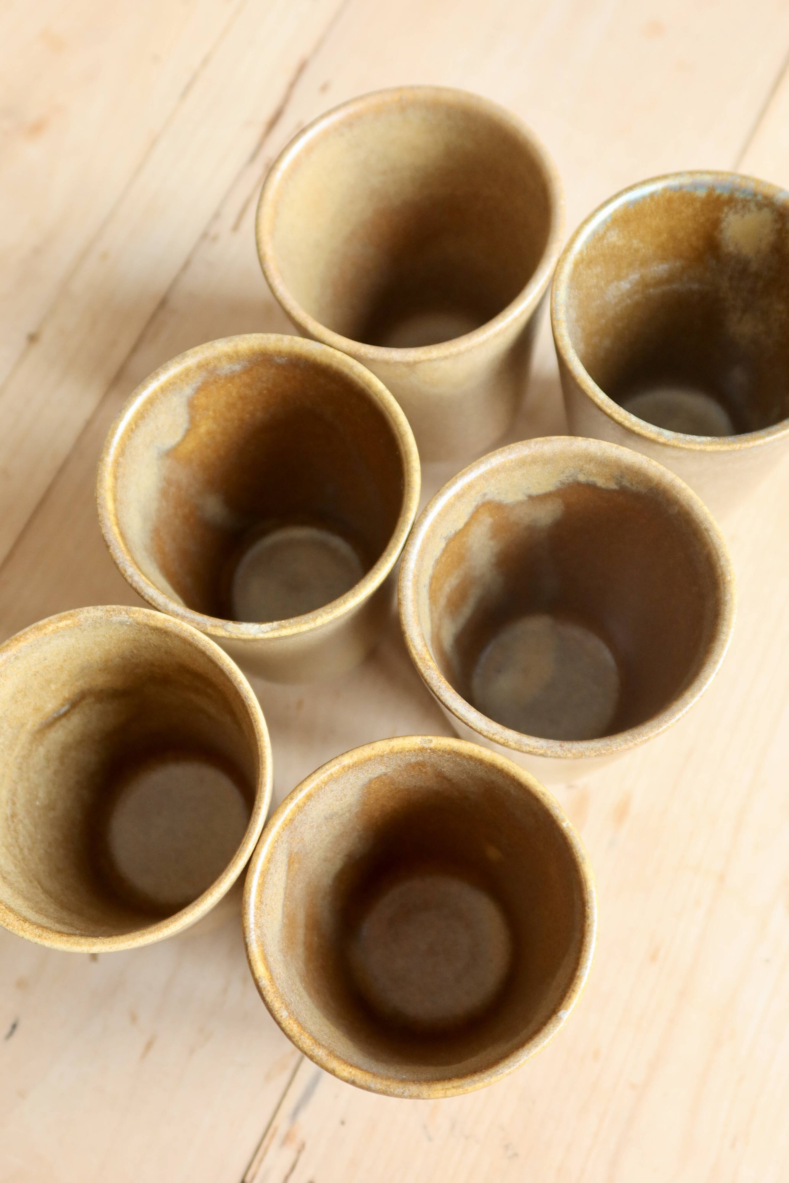 6 vintage stoneware cups – Mismatched