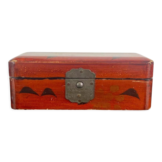 Lacquered Japanese box with the royal motto of the Netherlands