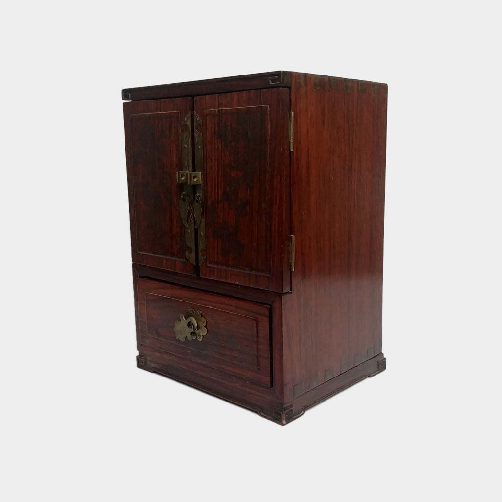 Jewelry box