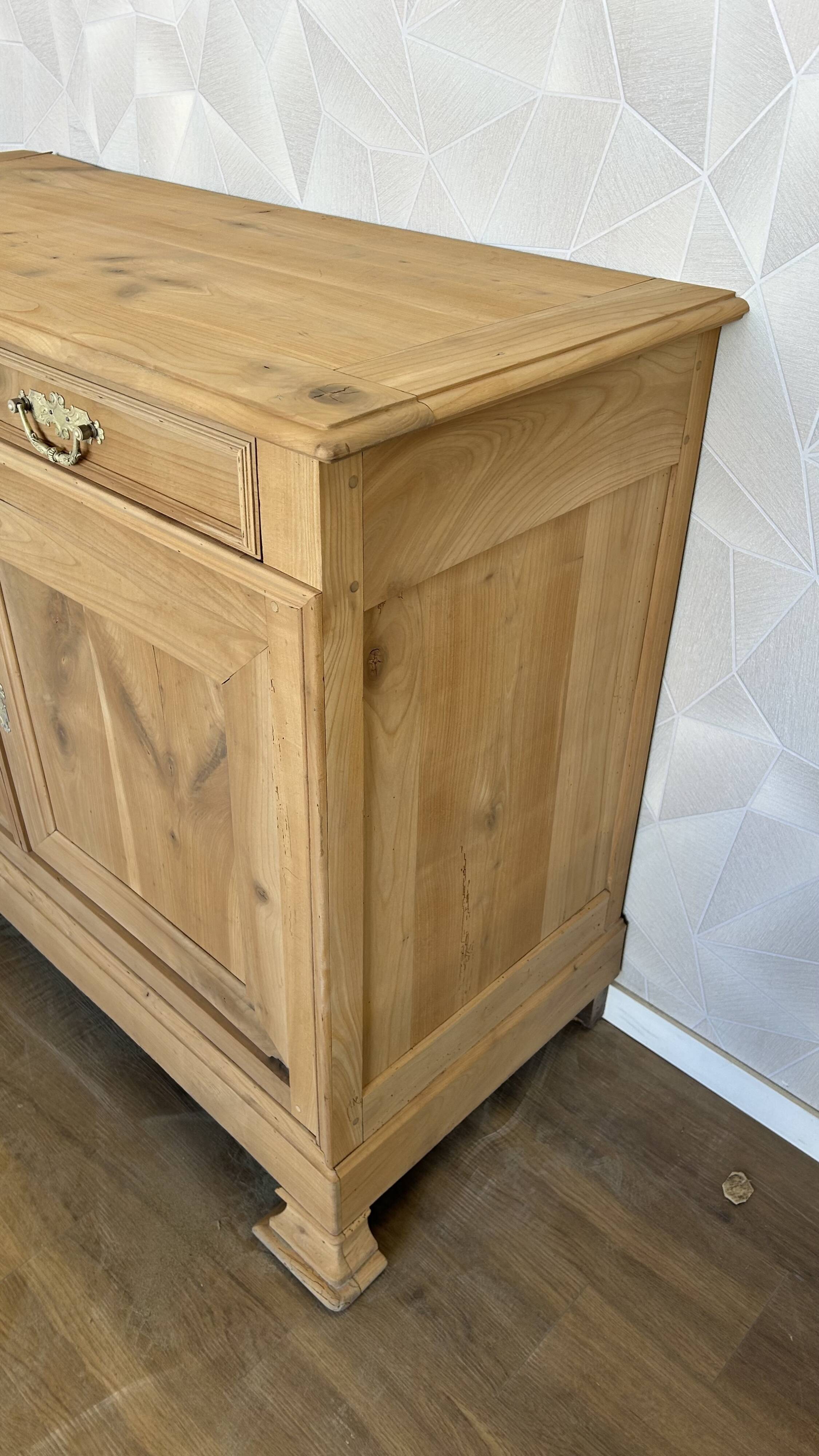 2-door solid wood airbrushed sideboard