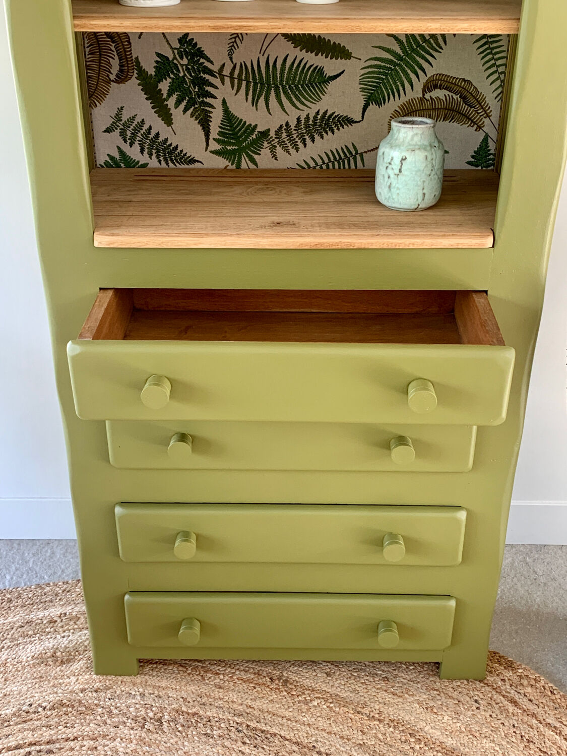 Meuble de rangement vintage en bois vert