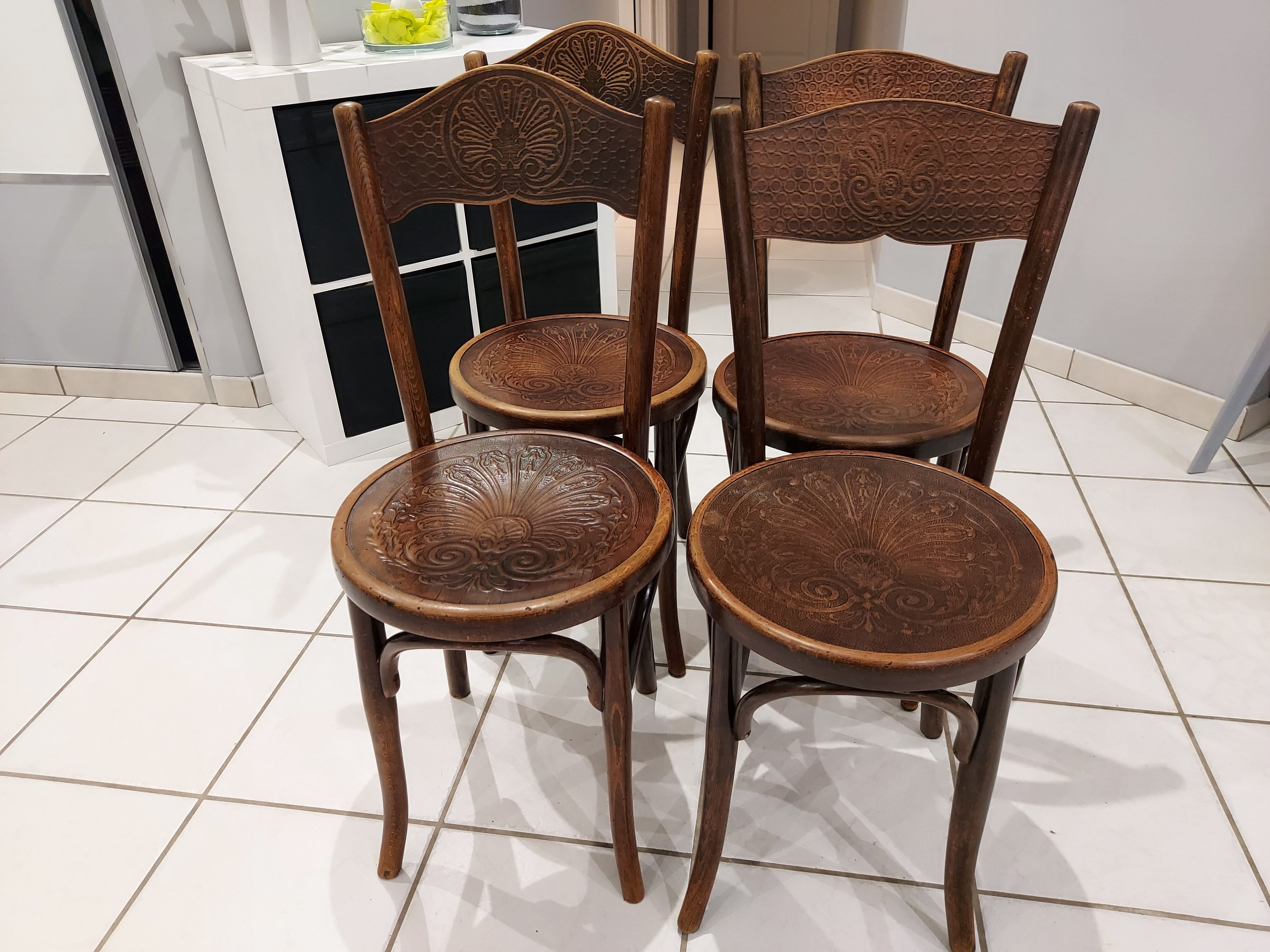 Suite de 4 chaises bistrot Mundus Joseph Hoffmann Austria Bielitz années 1908