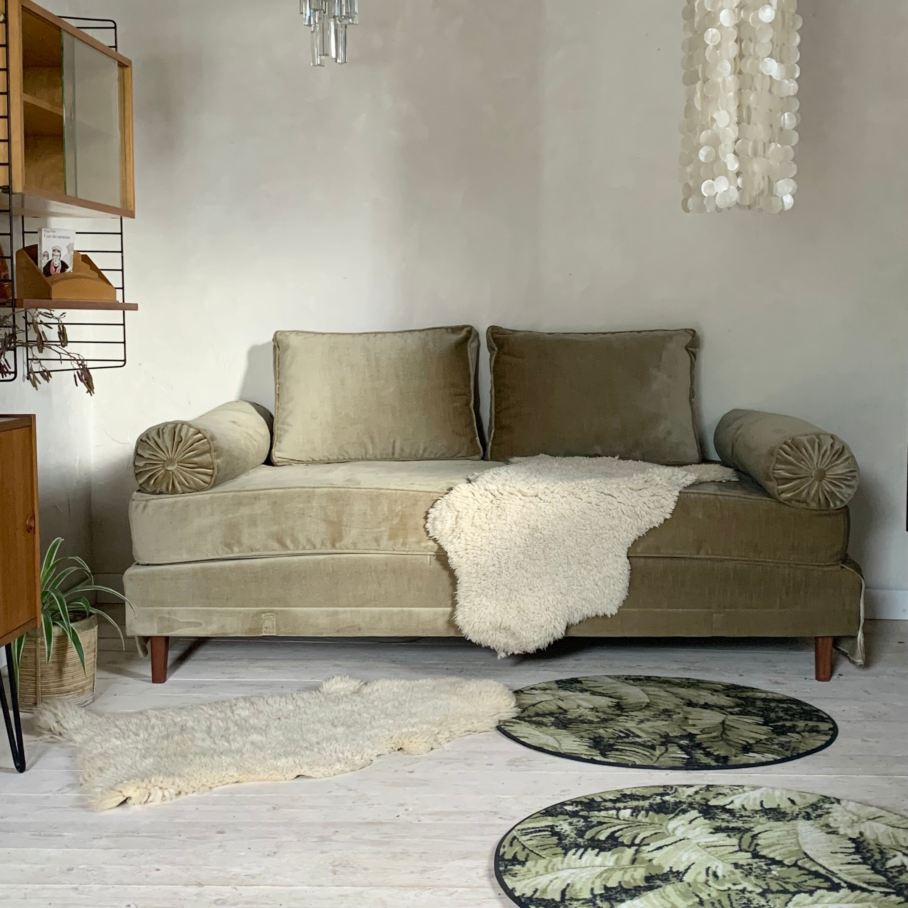 Sofa sofa bed daybed vintage lichen green