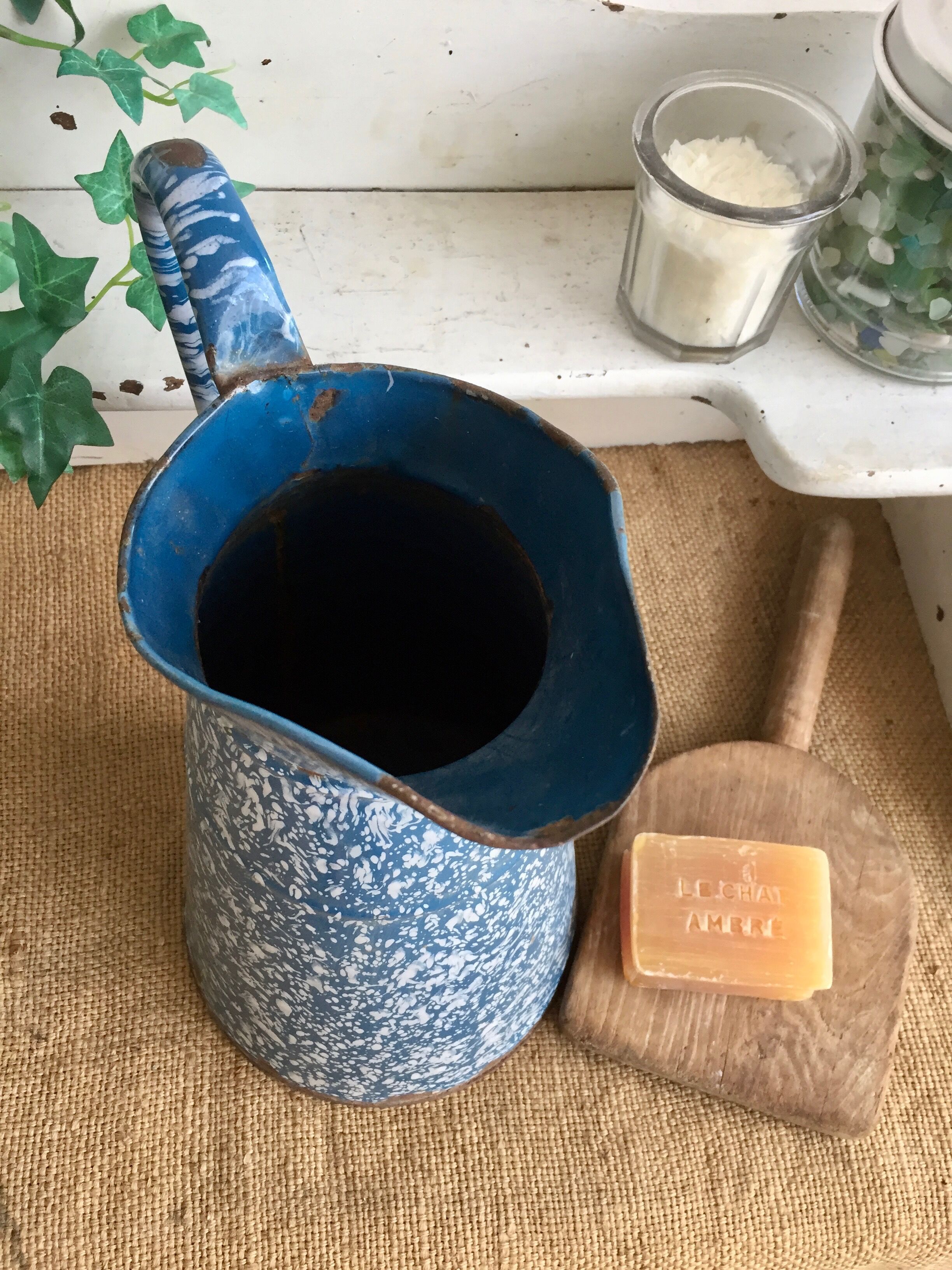 Marbled blue enamelled broc