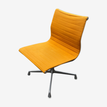 Eames design armchair, Hermann Miller edition, Aluminium Group series
