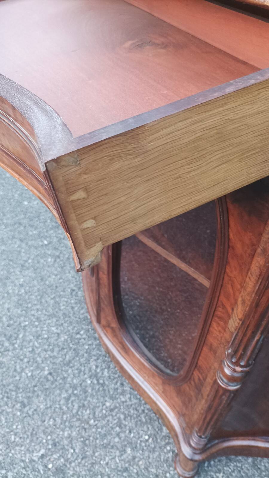 Napoleon III period display cabinet in rosewood.